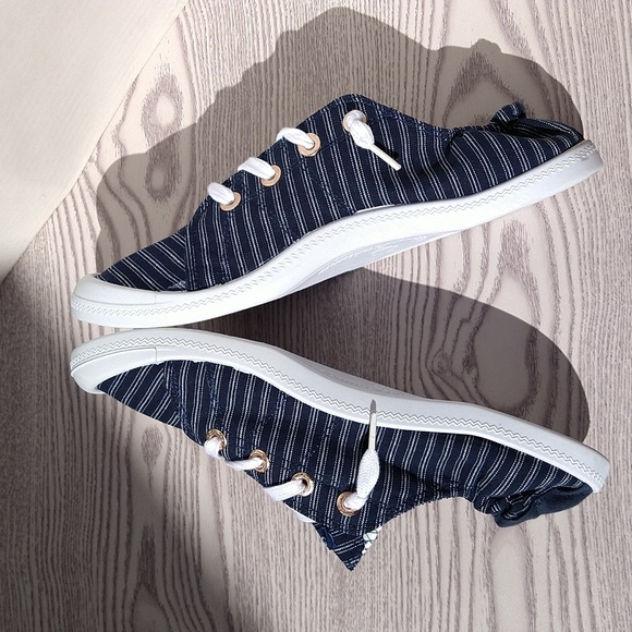 Tommy Bahama Slip-on Sneakers Flats Tennis Shoes - Picture 9 of 13